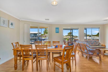 Green Reef Beach House | Furnished Short Term - Photo 4