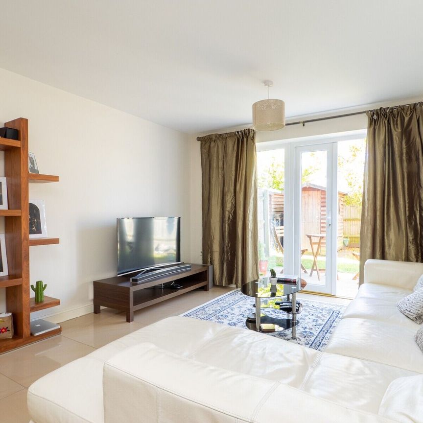 4 bedroom semi detached house to rent, - Photo 1