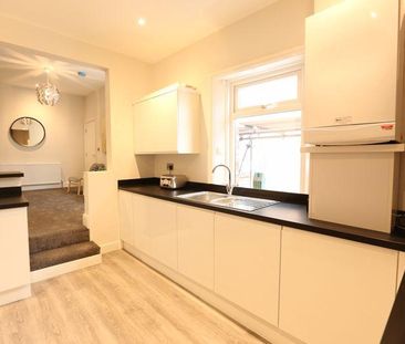 1 bedroom in a flat share to rent - Photo 3