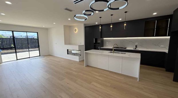 Lovely 6 bedroom Home Karaka - Photo 1