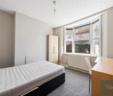 4 bedroom terraced house to rent - Photo 5