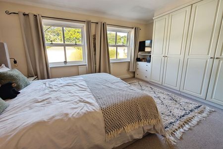 Edwin Jones Green, SO15 - Photo 3