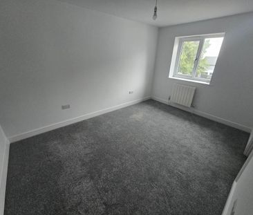 4 bedroom detached house to rent - Photo 3
