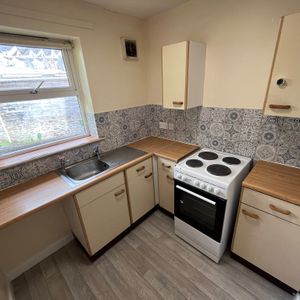 Dumbarton House Court, Bryn Y Mor Crescent, Swansea SA1 4QX - Photo 2