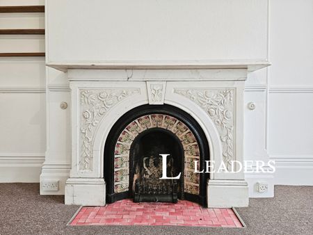 2 bedroom apartment to rent Palmeira Avenue, Hove - Photo 3