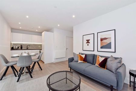 A modern and furnished one bedroom apartment in the Horlicks Quarter by Berkeley Homes development in Slough. - Photo 4