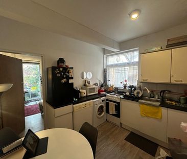 1 Bed Flat, London, N3 - Photo 2
