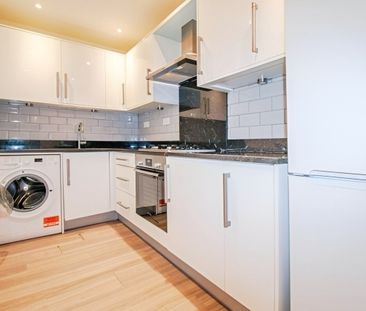 Flat to rent - London Road, Croydon, CR0 - Photo 3