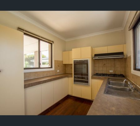 56 Marriot Way, Morley, WA 6062 - Photo 5