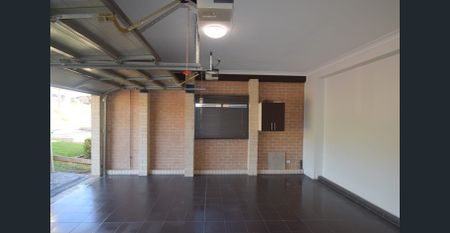 Spacious Family Home! - Photo 2