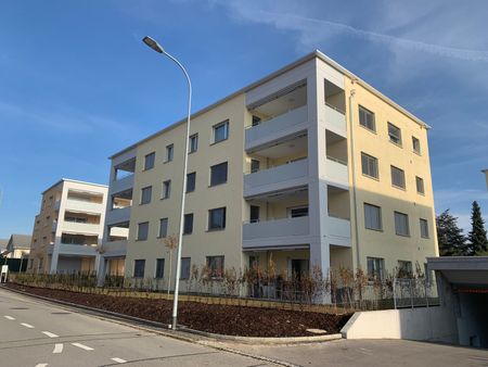 "grosse, moderne 3.5-Zimmer-Wohnung mit Sitzplatz, Lift und eigenem Waschturm" - Photo 5