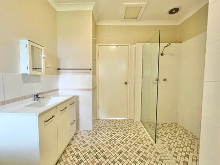 1/8 Clare Street, Glendale - Photo 5