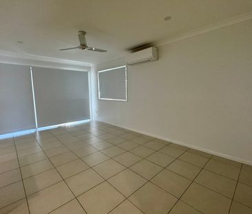 Cosy home directly opposite park - Photo 1