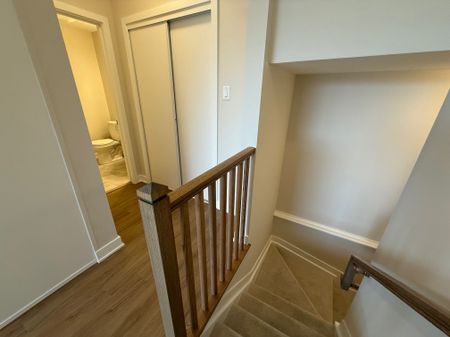 For Lease - 300 Mishi Private, Manor Park - Cardinal Glen and Area, Ontario - Photo 4