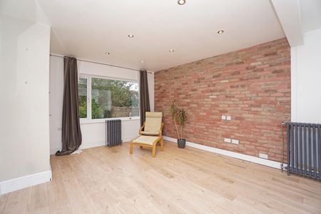 3 bedroom House To Let - Photo 2