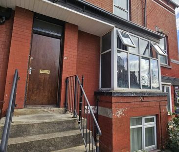 Room 4, Knowle Avenue, Burley, Leeds, LS4 2PQ - Photo 1