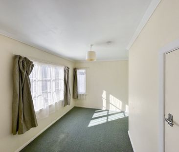 Cute 2 bed on Bledisloe - Photo 5