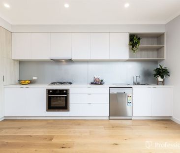 33 Burns Avenue, Clayton South VIC 3169 - Photo 4