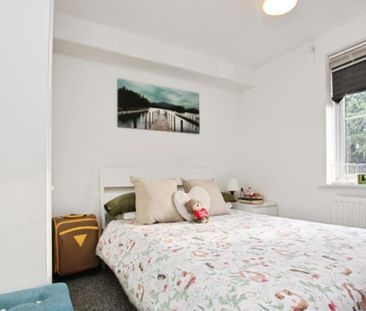 First floor well-presented one bedroom apartment with parking! - Photo 2