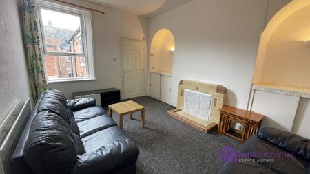 3 bedroom flat to rent - Photo 4