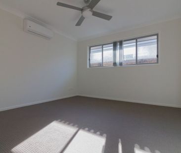 Modern 4 Bedroom Home In Quiet Location - Photo 3