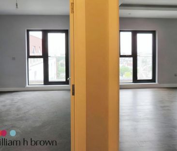 2 bedroom penthouse to rent - Photo 2