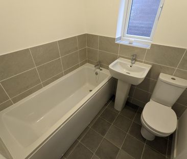 3 bedroom semi-detached house to rent - Photo 6