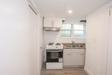 **ALL INCLUSIVE** 1 Bedroom Lower Unit in St. Catharines!! - Photo 3