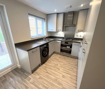2 bedroom semi-detached house to rent - Photo 4