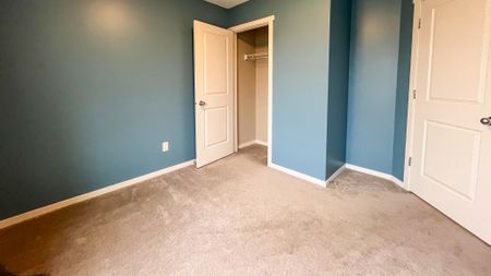 Sunlit 3 Storey End Unit Townhouse - Photo 5