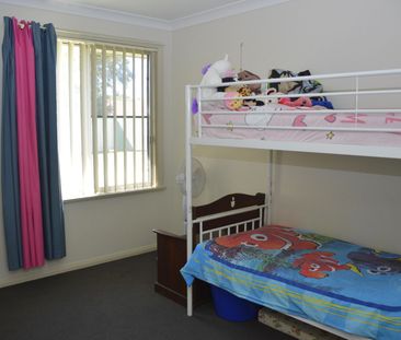 LARGE 4 BEDROOM FAMILY HOME - Photo 5