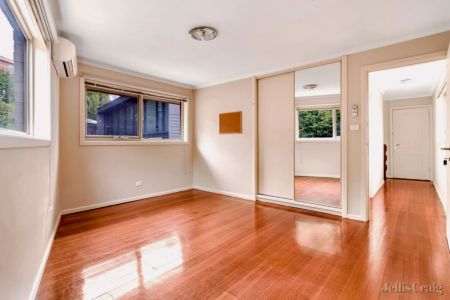 5 Bed, 3 Bath - Photo 4