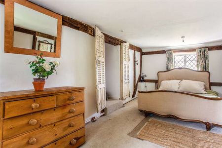 Character cottage situated in sought after village - Photo 4