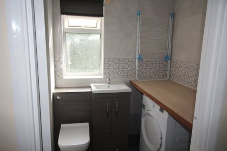 1 bed house / flat share to rent in Bourne Court - Photo 3