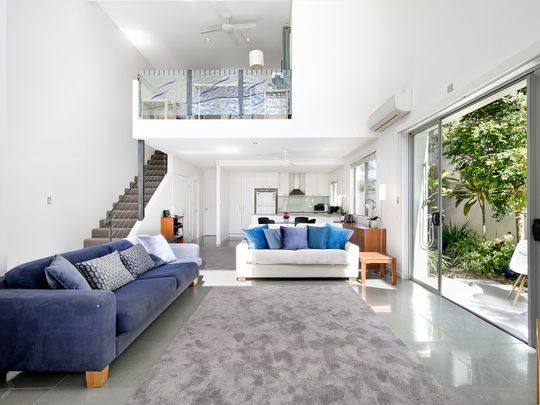 Light, Bright & Contemporary - Stylish Noosa Townhouse - Photo 1