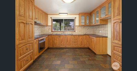 FOUR BEDROOMS + STUDY + STORAGE + 2330SQM! - Photo 2