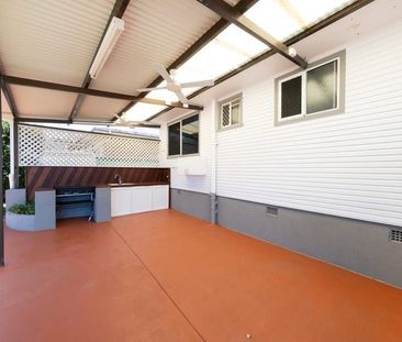 Centenary Heights Stunner! - Photo 4