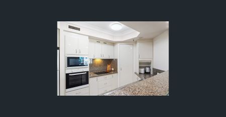 CITY APARTMENT WITH STORY BRIDGE VIEWS - LEVEL 19 - Photo 3