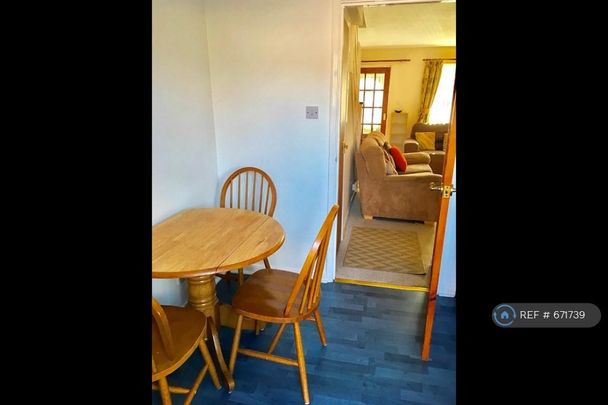 2 bedroom end of terrace house to rent - Photo 1