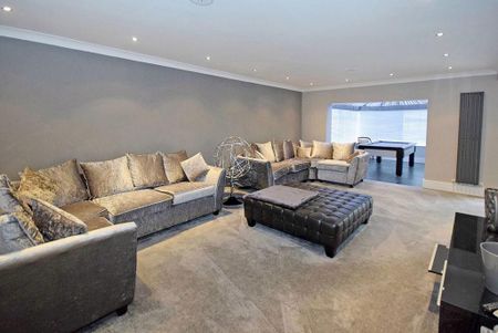 6 bedroom detached house to rent - Photo 4