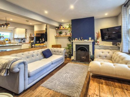 2 bedroom end of terrace house to rent - Photo 2