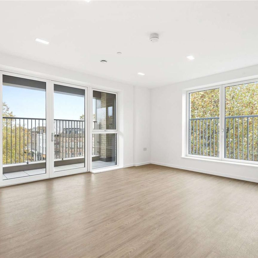 A beautifully presented two-bedroom apartment - Photo 1