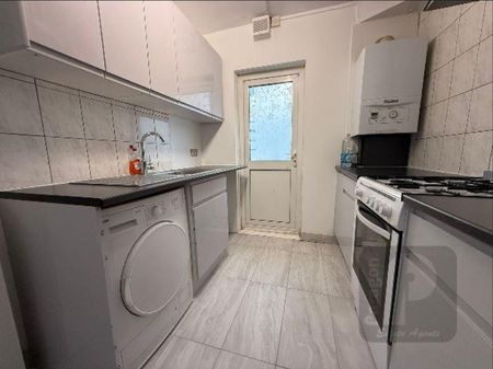 3 bedroom flat to rent - Photo 5