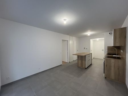 Location Appartement 2 pièces 42m² CHAMBERY 73000 - Photo 2