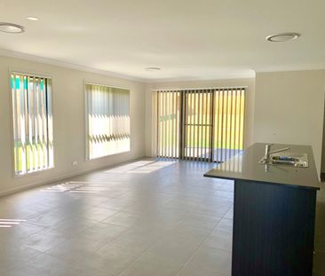 35 Plover Circuit, Aberglasslyn, NSW 2320 - Photo 6