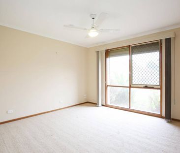 Heart of Beaconsfield - Central Location - this one has the lot!! - Photo 1