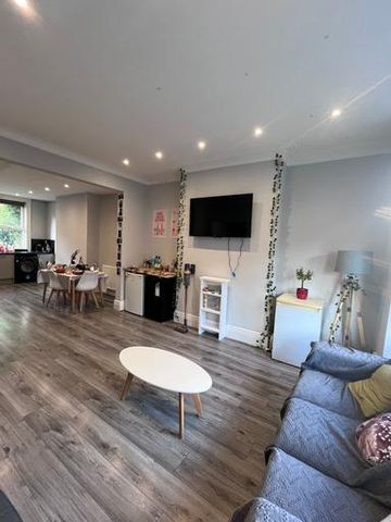 23 Estcourt Avenue, Leeds, LS6 3ET - Photo 3