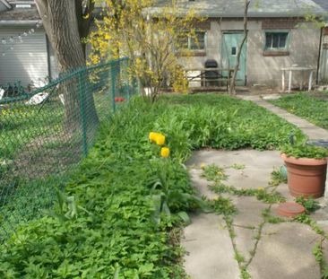 West Annex spacious 2 bdrm - Photo 3