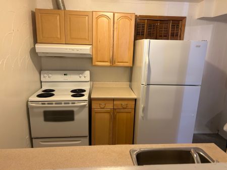 For Lease - 734 Pam Crescent, Newmarket, Ontario - Photo 3