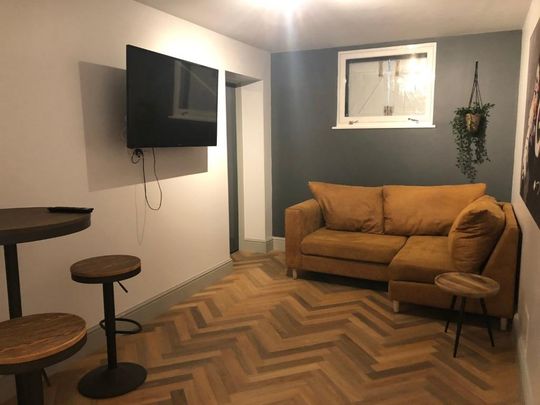 16 bedroom flat to rent - Photo 1